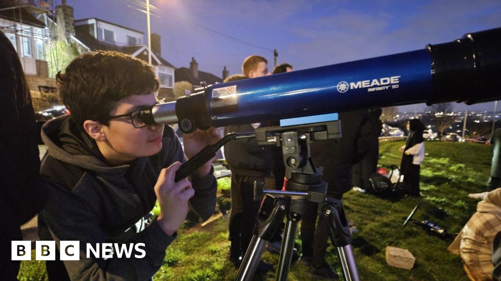 Eid moon spotters pass skills to next generation