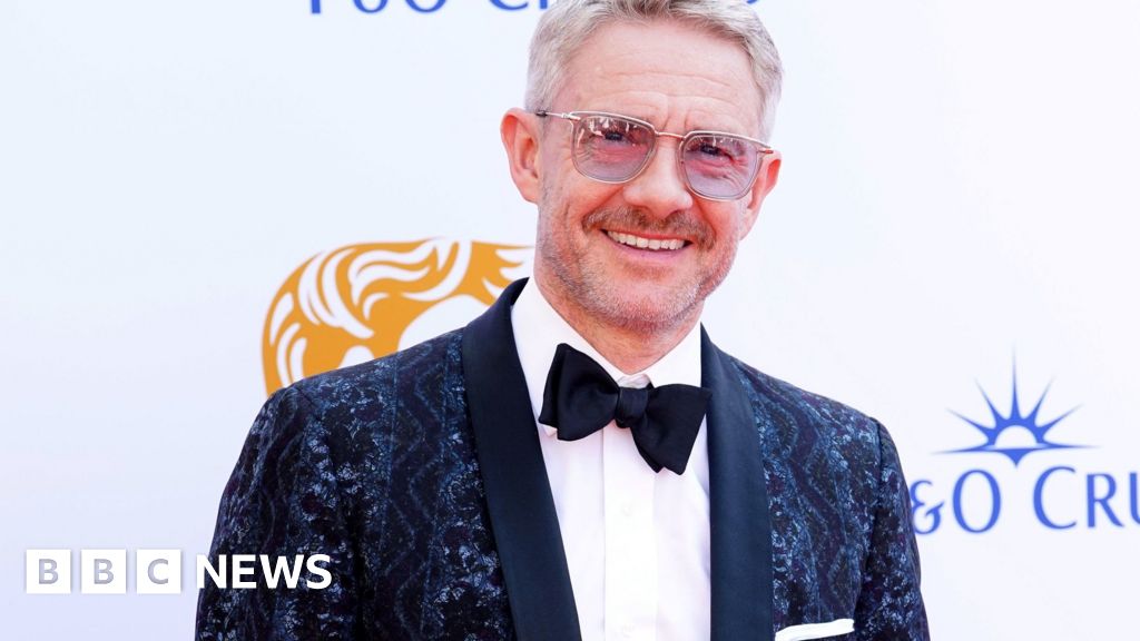 マーティン・フリーマンのバスでの暴行事件で警察が抗議