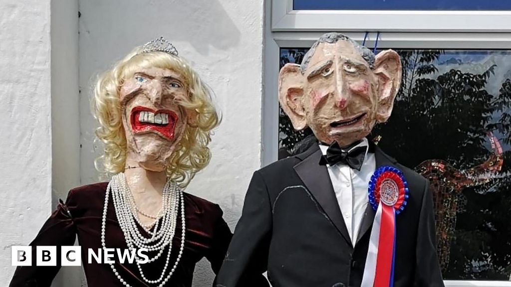 Conwy: King and Queen on show at scarecrow festival 