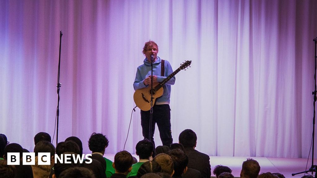 Murid-murid terkejut dengan penampilan yang mengejutkan