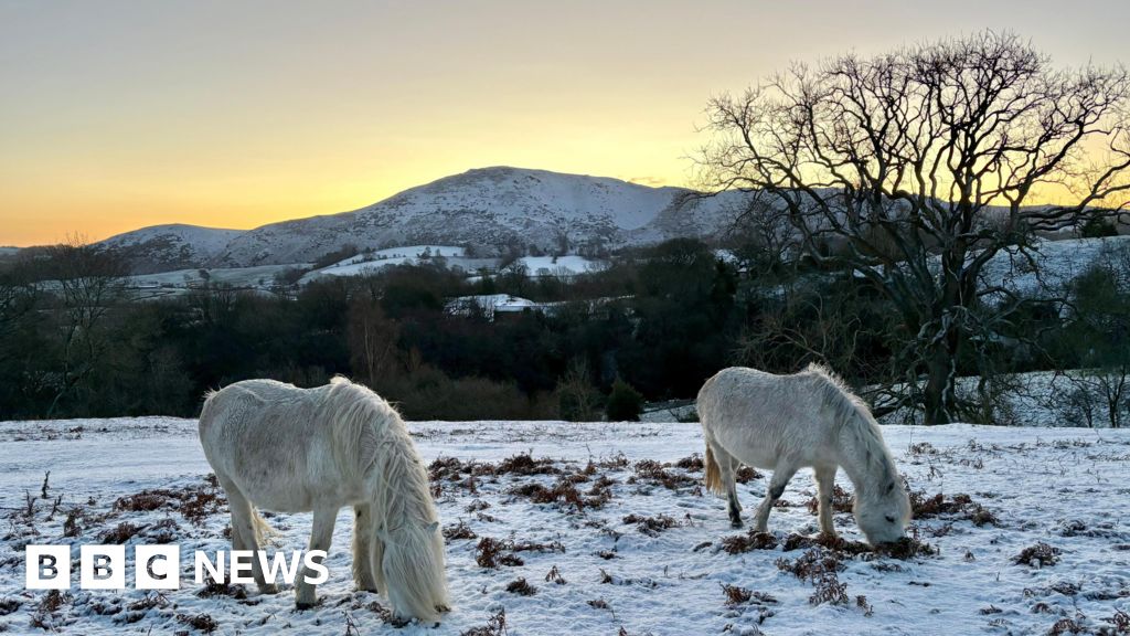 Ice and snow around UK in wintry start to 2026