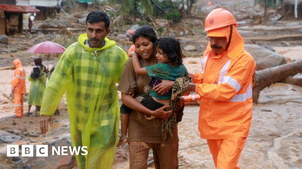 Wayanad: Enormes deslizamentos de terra matam 93 pessoas e prendem dezenas em Kerala