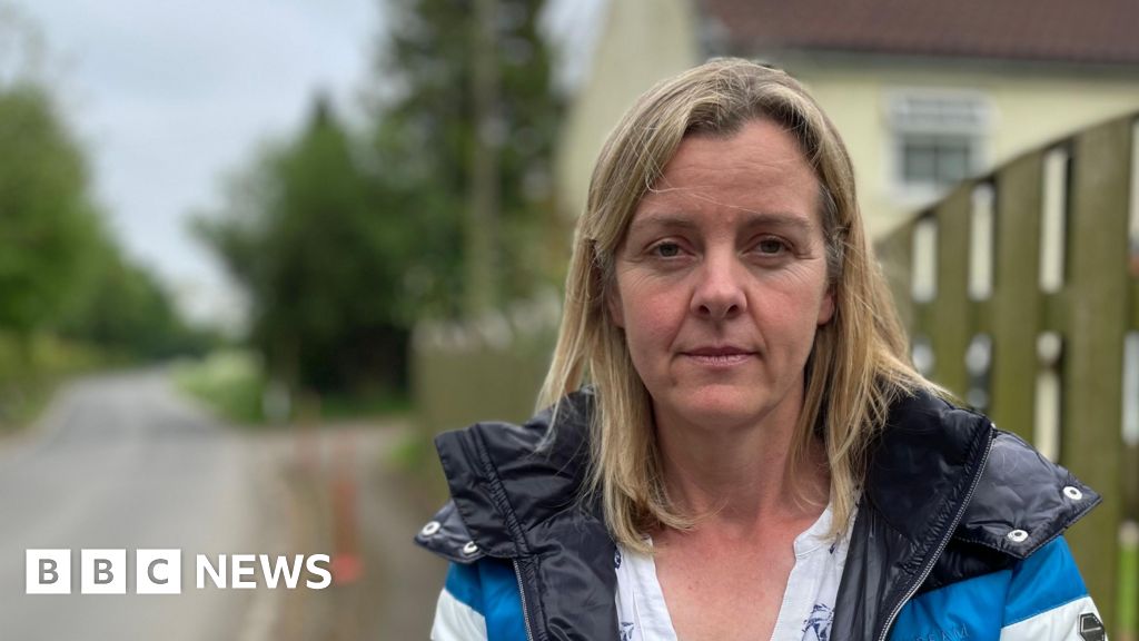 Goxhill residents say council ignoring fears over HGVs - BBC News