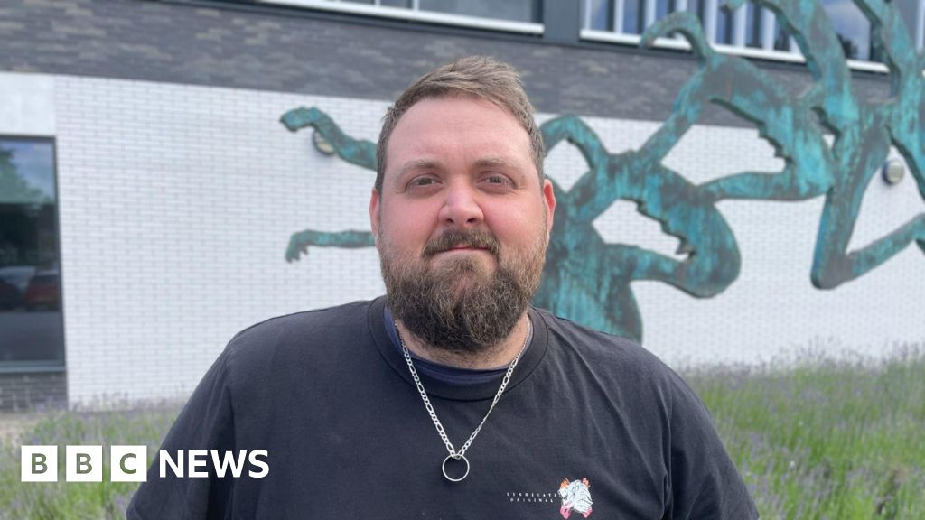 Chesterfield man reverses diabetes after losing seven stone - BBC