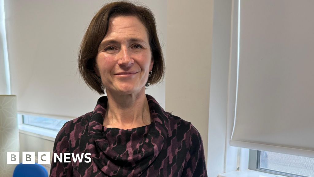 Barrister able to 'rejoin the world' after losing speech following road accident