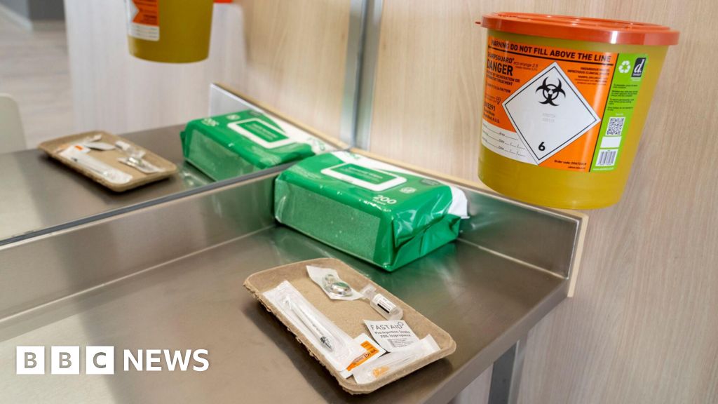 UK government will not change law for more legal drug rooms