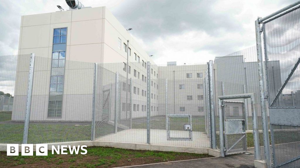 Six people arrested after death of inmate in prison