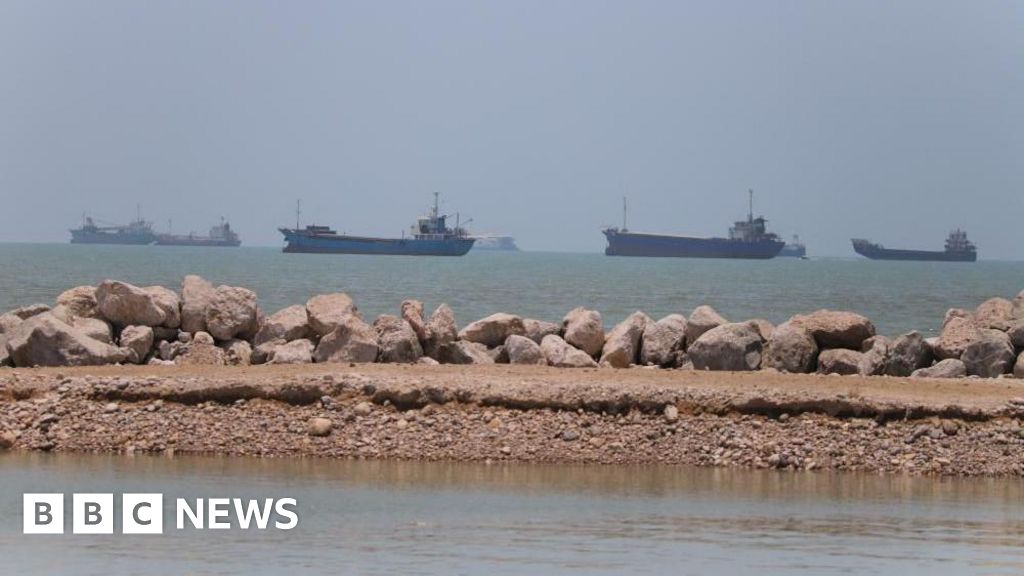US lifts naval blockade after Iran deal signed
