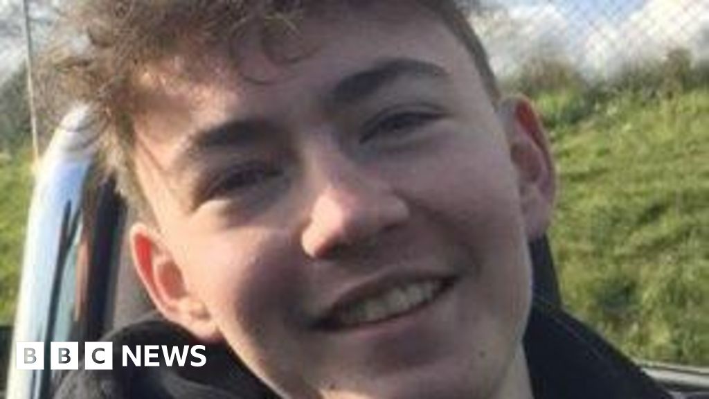 Three Teenagers Killed in Devon Crash