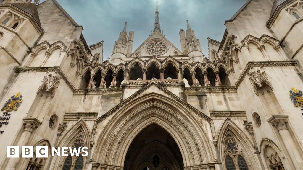 US politicians, civil rights campaigners and the BBC are all calling for a High Court hearing about a data privacy row between Apple and the UK govern