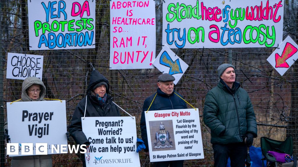 MSPs approve buffer zones at abortion clinics in Scotland