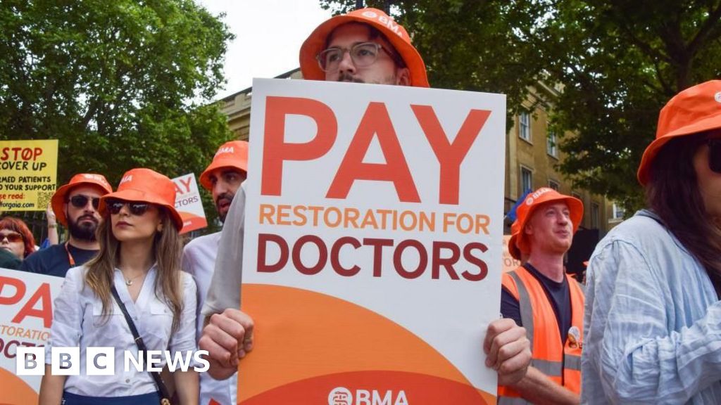 Call off doctor strike to continue talks, Streeting tells BMA