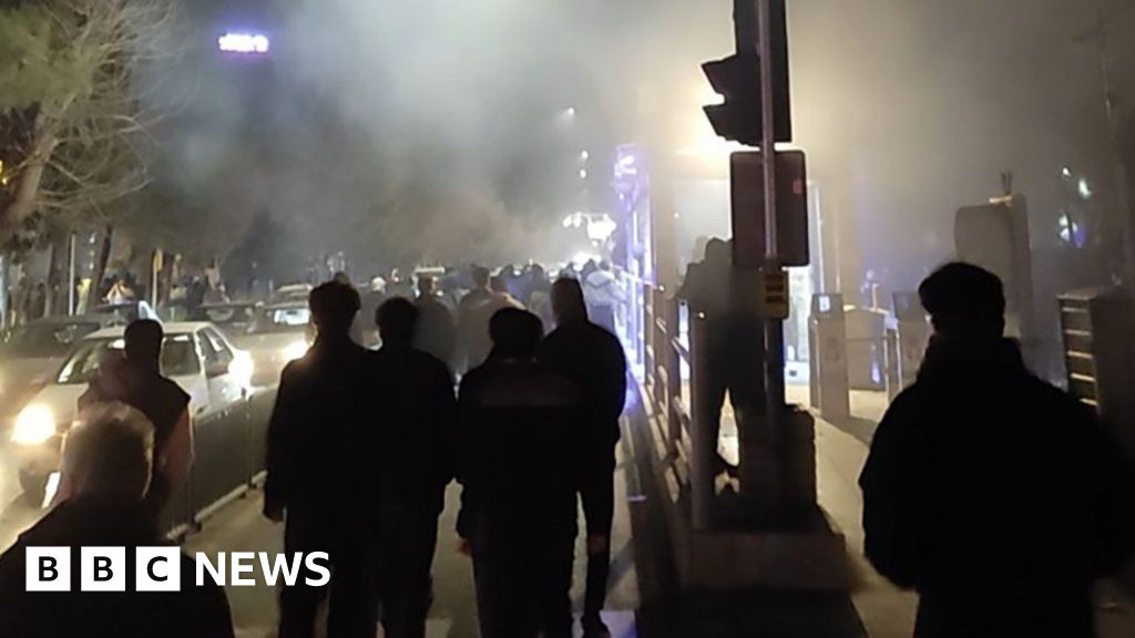 ويعامل المحتجون الإيرانيون سرا لتجنب الاعتقال