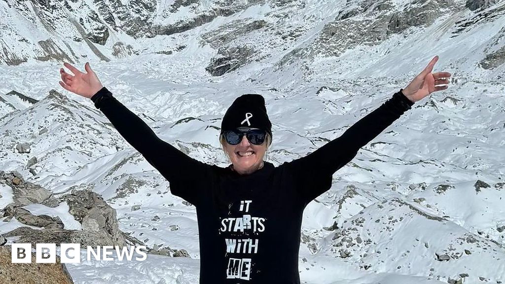 Mum of woman murdered by Tinder date climbs Everest