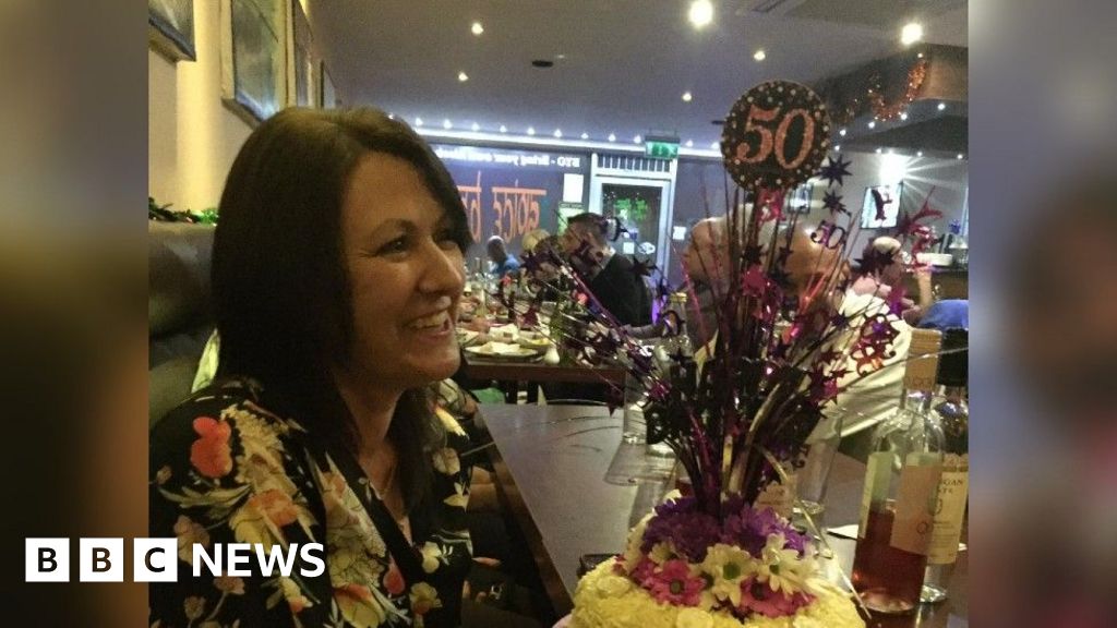 'Mum's young-onset dementia is 'heartbreaking' says Bristol woman - BBC