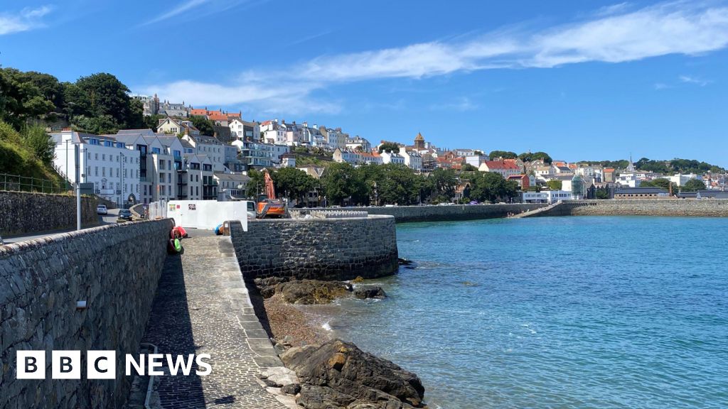 Guernsey unions criticise proposals on States pay and jobs