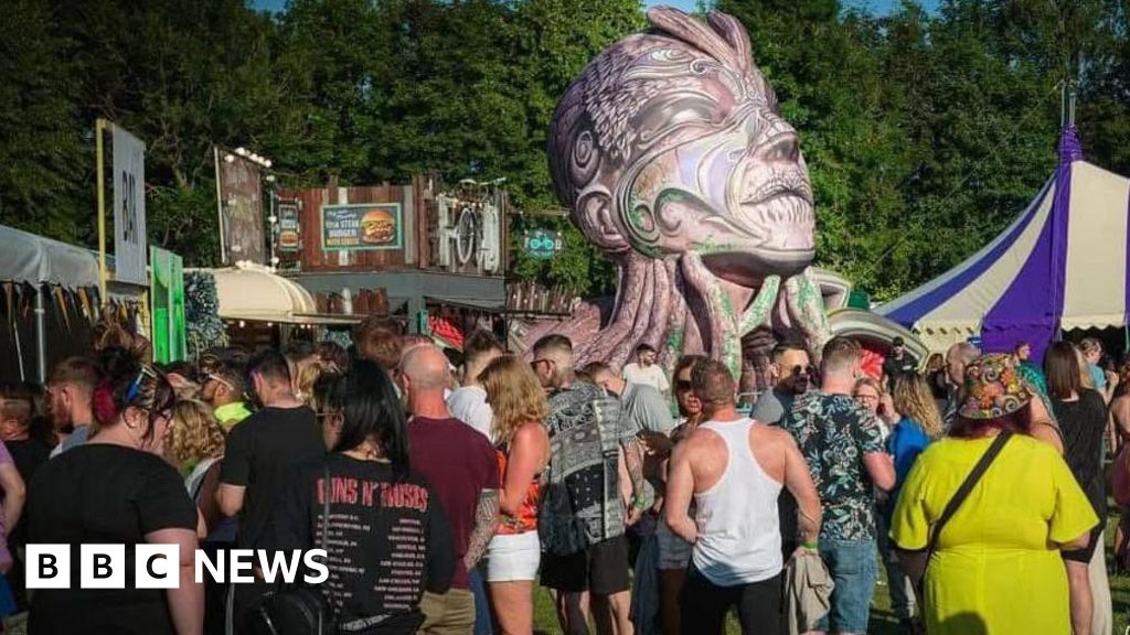 bbc.co.uk - Adam Green - No need for wellies' as sun forecast for Telford music festival - BBC News