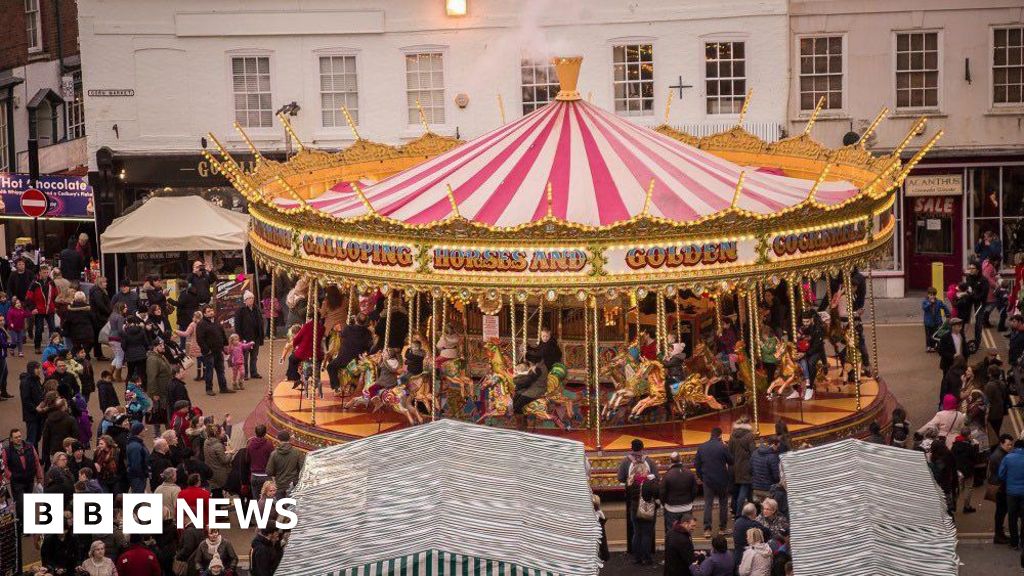 Worcester Victorian Christmas Fayre returns for 31st year BBC News