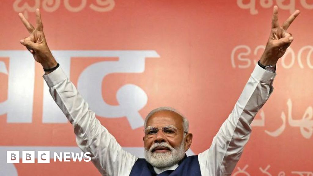 Моди от Индия претендира за победа, докато се насочва към намалено мнозинство