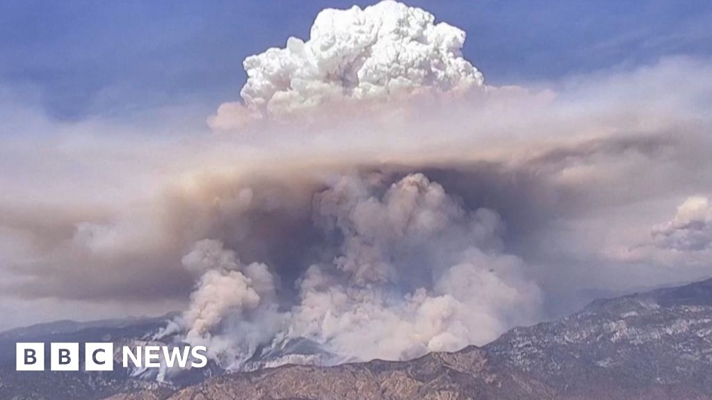 Watch: Timelapse shows massive clouds of smoke from California wildfire