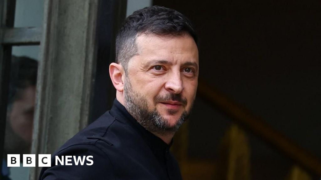 Ukraine: Twenty dead in Russian attack on village, Zelensky says thumbnail