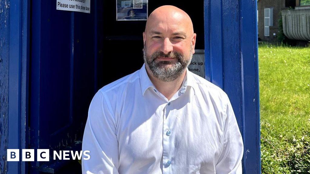 Marc Jones critica la eliminación de su cargo: 