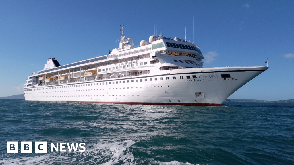 Belfast cruise ship still waiting to leave for France