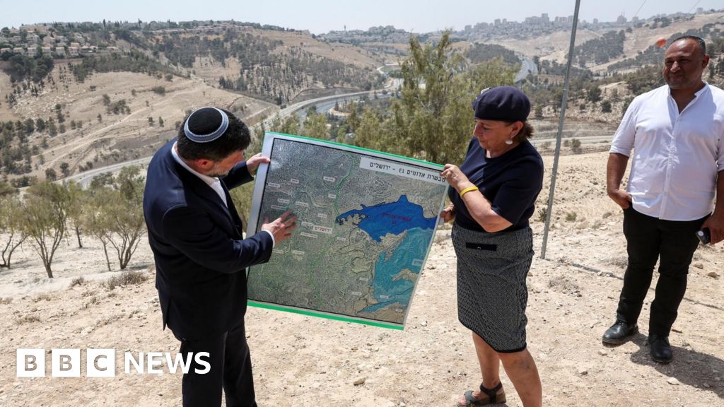 Israel approves controversial E1 settlement plans in West Bank thumbnail