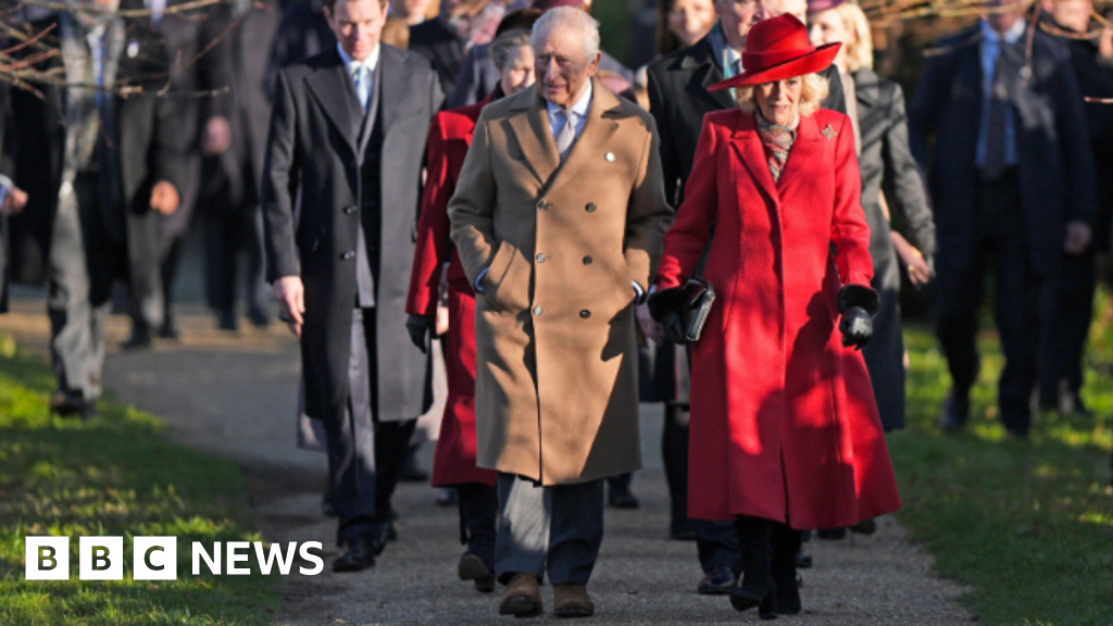 العائلة المالكة تجتمع لحضور قداس عيد الميلاد في ساندرينغهام