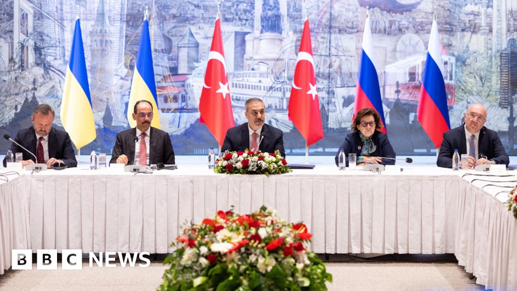 Ukraine and Russia far apart in direct talks, but prisoner swap agreed