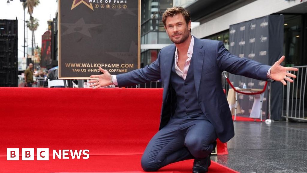 Chris Hemsworth receives star on Hollywood Walk of Fame - BBC News