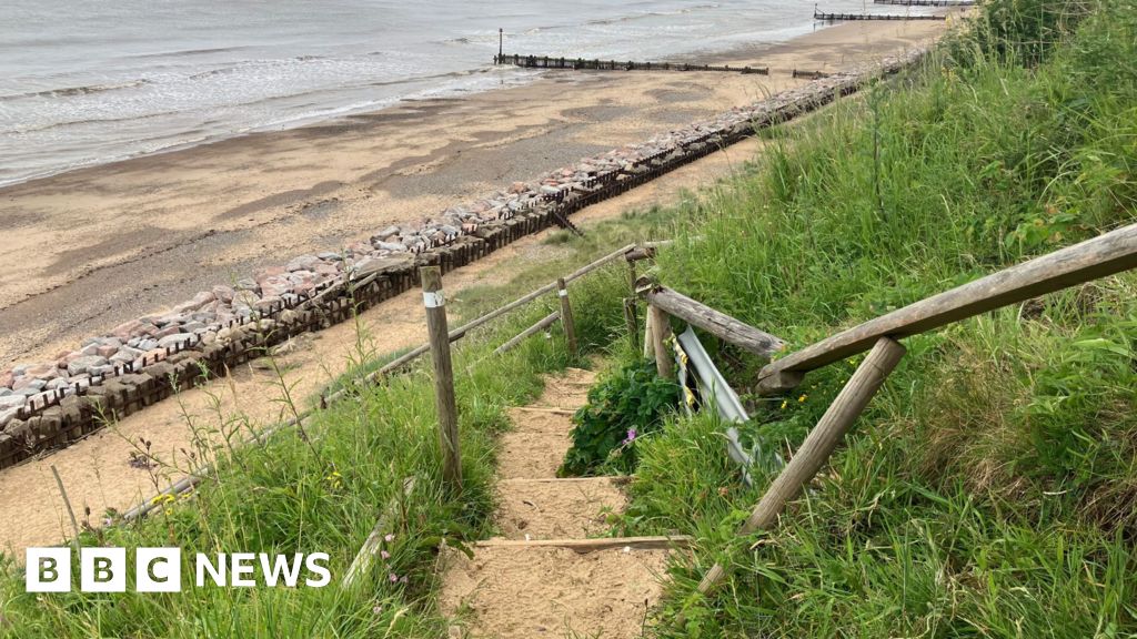 bbc.co.uk - Rachael McMenemy - Community rallies round to repair vandalised Mundesley steps