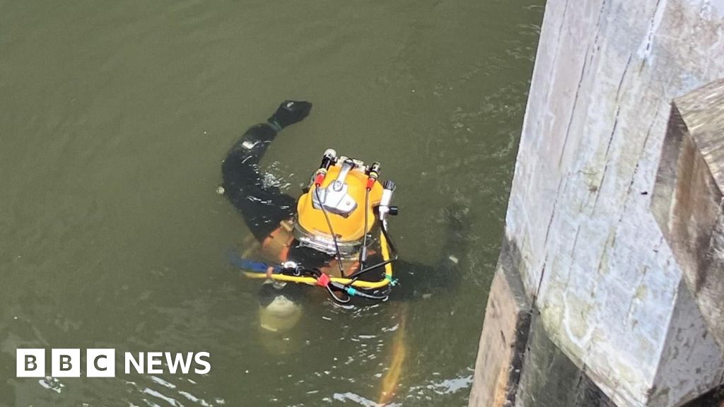 Kennet and Avon Canal lock repaired by divers