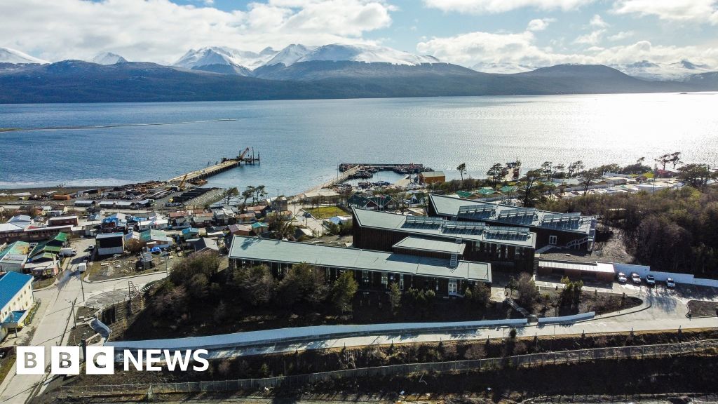 Chile issues tsunami warning after earthquake