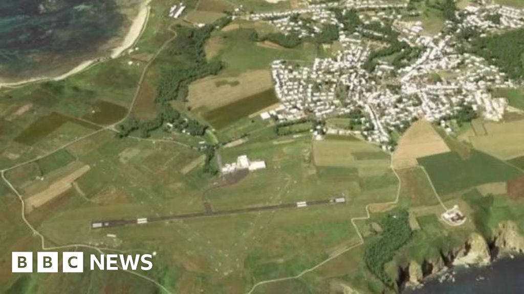 Alderney Politicians Fear Runway Extension U Turn BBC News   D14df660 9b3a 11ee A533 Df75c93f49c6 