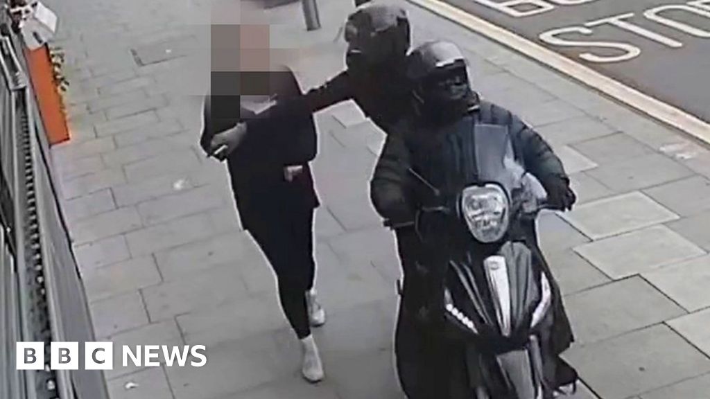 Met Police calls on tech firms to make stolen phones unusable