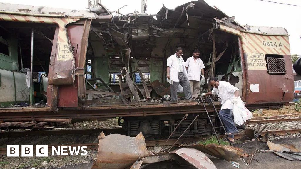 Supreme Court Stays Bombay HC Acquittal in 2006 Mumbai Train Blasts
