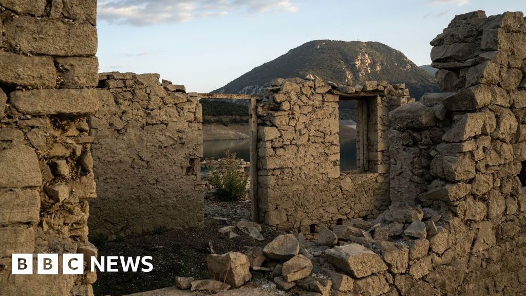 Drought dries up lake to reveal sunken Greek village