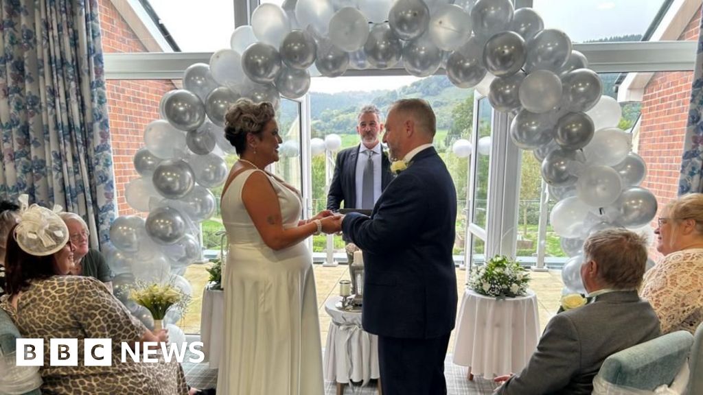 Bride moves wedding to care home so mum with dementia can be there