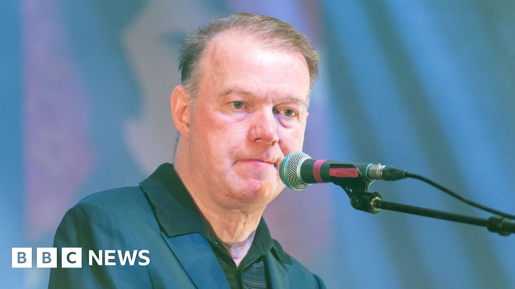 Penyanyi Edwyn Collins Mengumumkan Tur Akhir