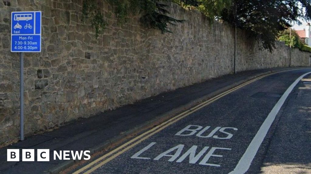 Edinburgh Bus Lane Trial Delayed to 2026 Affecting Public Transport