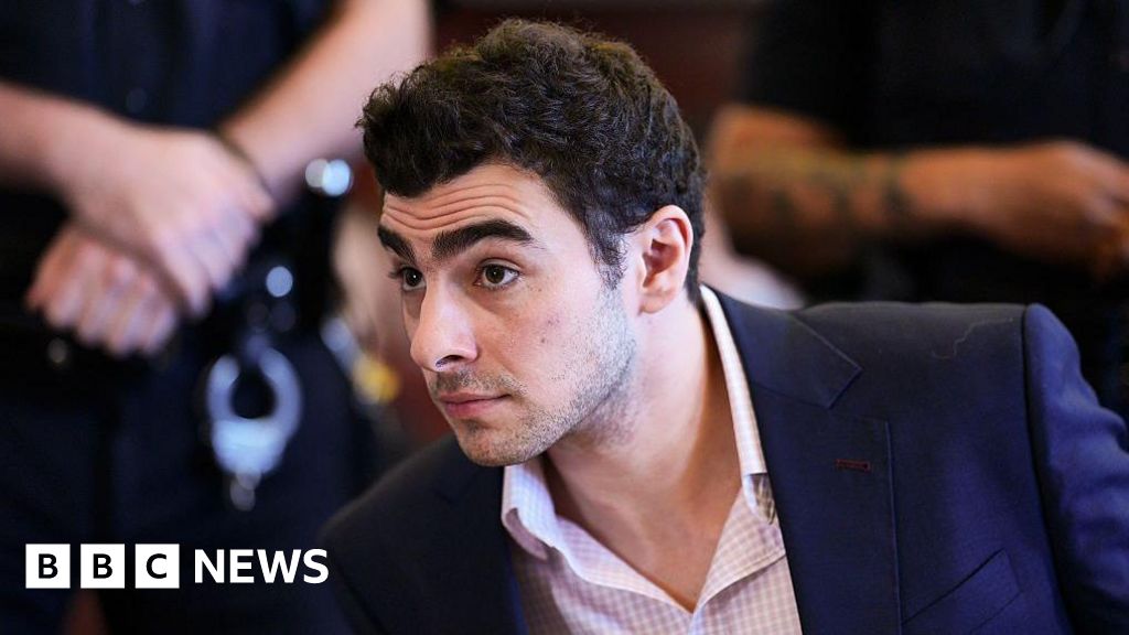 Prosecutors release bodycam footage of Luigi Mangione arrest thumbnail