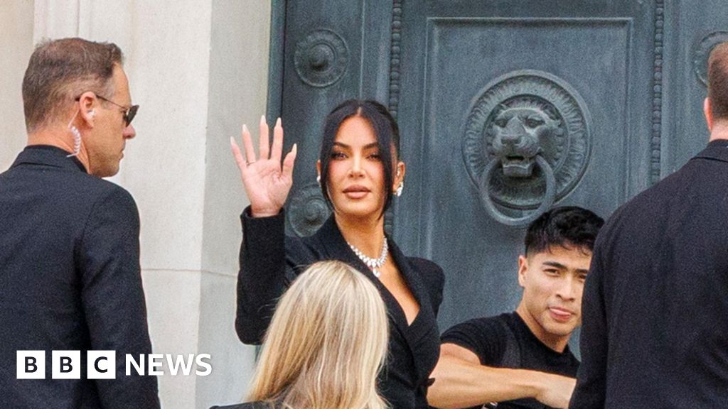 Kim Kardashian thought she was "going to die" during Paris armed robbery