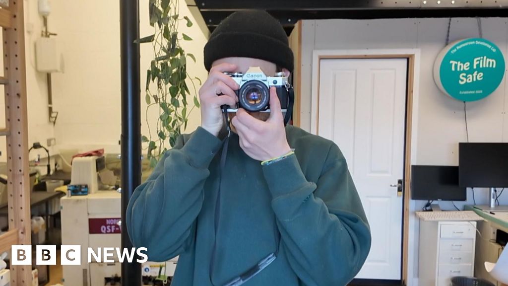 bbc.co.uk - Ellie Cleverley - Film cameras: The resurgence of analogue from digital cameras