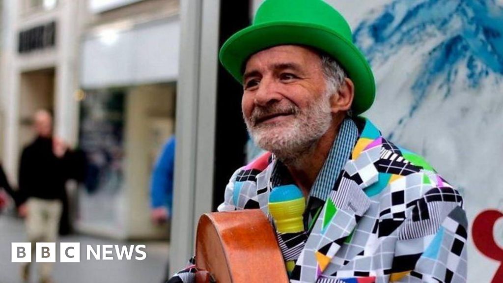 Liverpool: Plaque put up to honour 'character' city centre busker - BBC ...