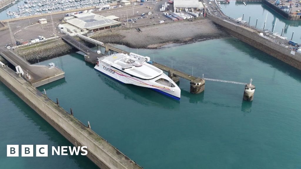 questions-asked-over-condor-ferries-service-in-channel-islands