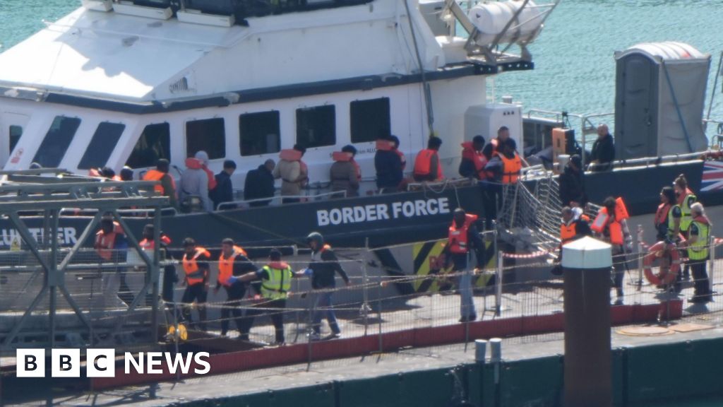 More than 400 migrants brought to shore in Dover