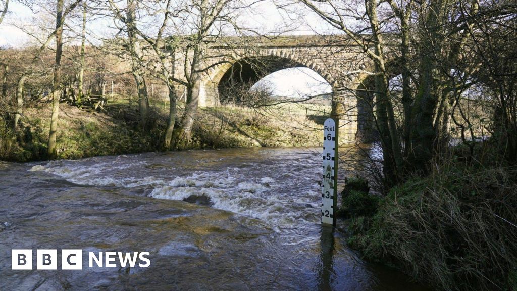 Glaisdale river deaths: New signage at ford where three men died - BBC News