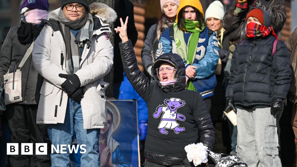 Demonstranten in Minneapolis marcheren tegen ICE terwijl de gouverneur er bij Trump op aandringt agenten te verwijderen