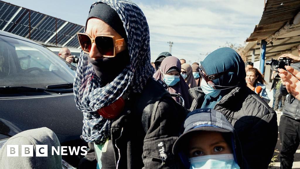 Австралия забранява на гражданин, опитващ се да се върне от лагера на ИД в Сирия